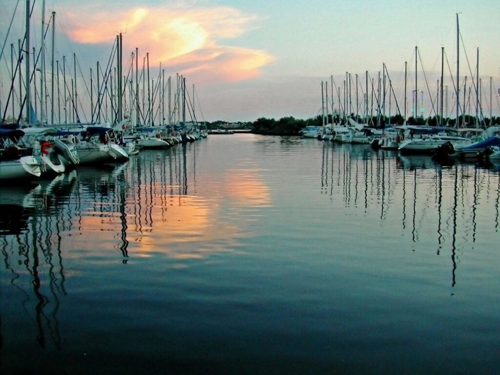 A body of water with many boats in it